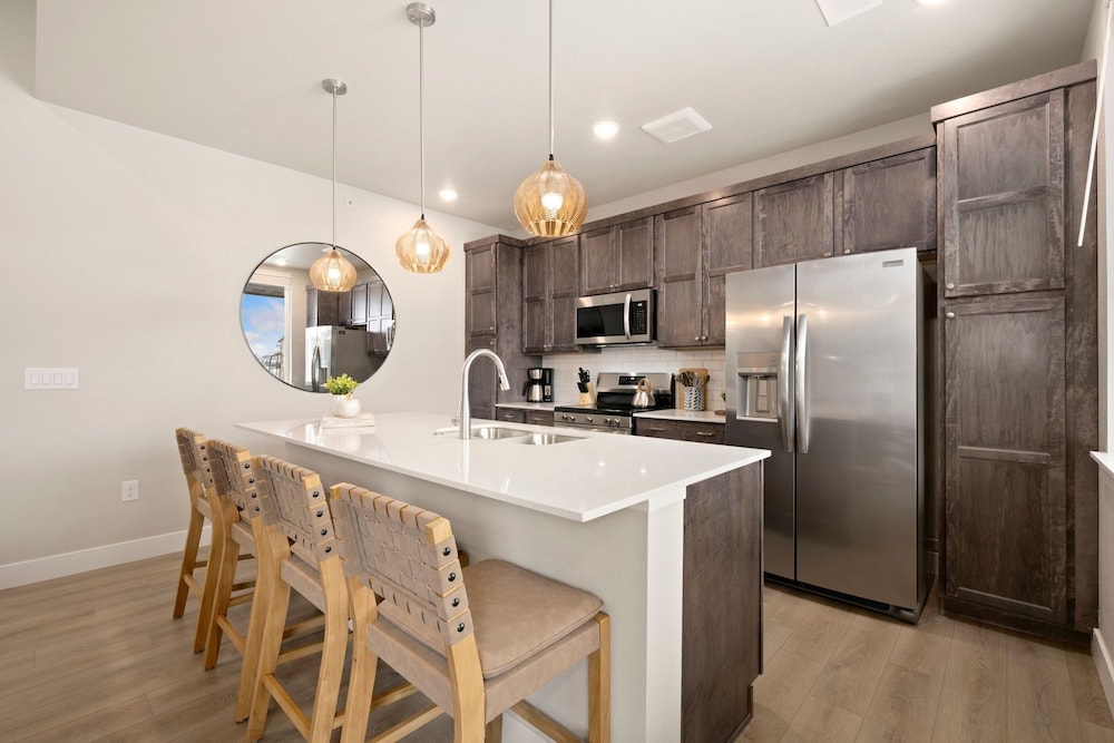 The Landmark 2 King Beds Garage & Fireplace in Fort Collins, United States