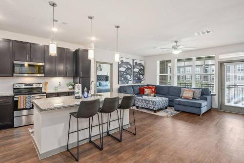 Serene Pool view and Comfort 1.5 mi to NRG stadium — 4-Star Luxury Hotel in Houston, United States