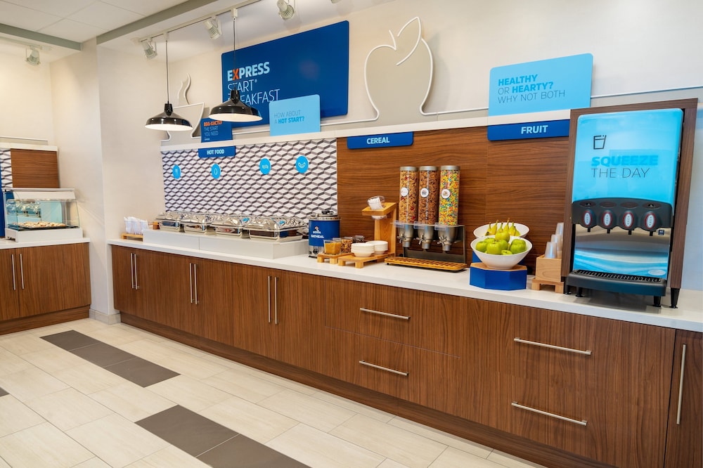 Holiday Inn Express & Suites Las Vegas E Tropicana by IHG - photo 30
