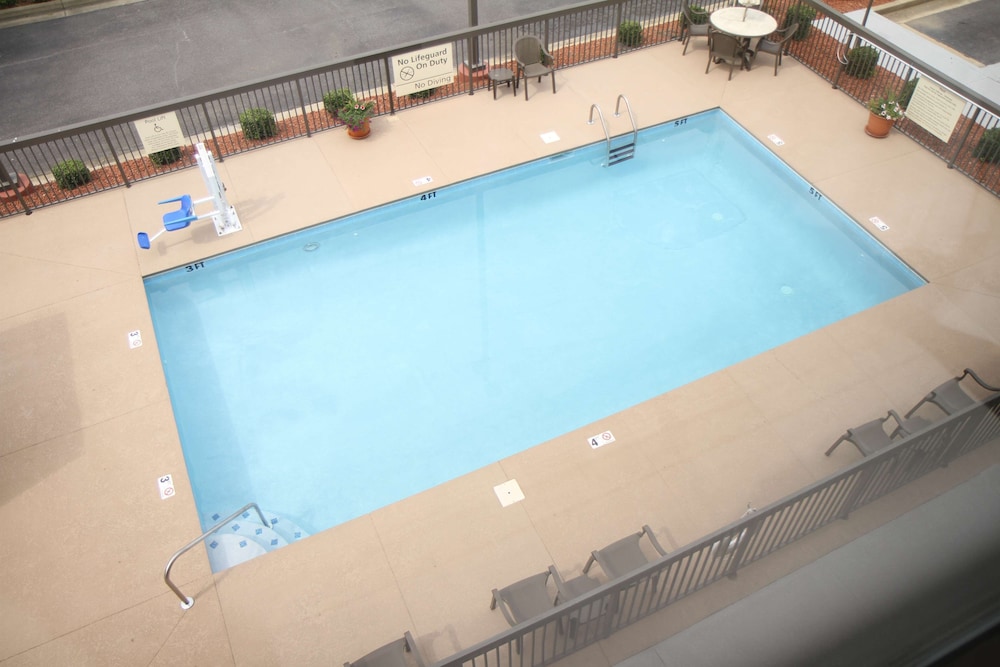 Hampton Inn Greeneville - photo 14