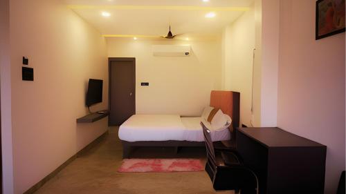 HR Premium Stay - last minute hotel in Indore