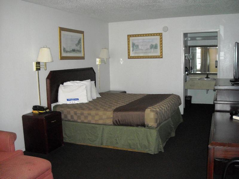Americas Best Value Inn Bonham - photo 25