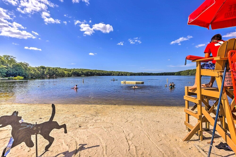 Lovely Poconos Cabin with Resort Amenities - photo 14
