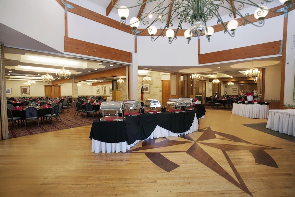 Inn of the Hills Resort and Conference Center - photo 42