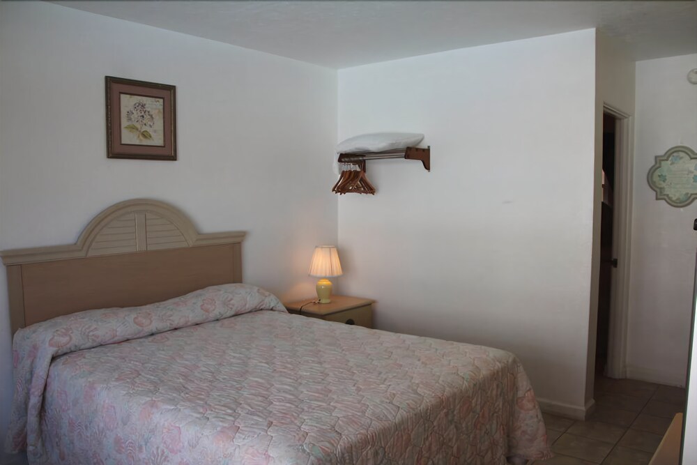 Beach Colony Motel - photo 6