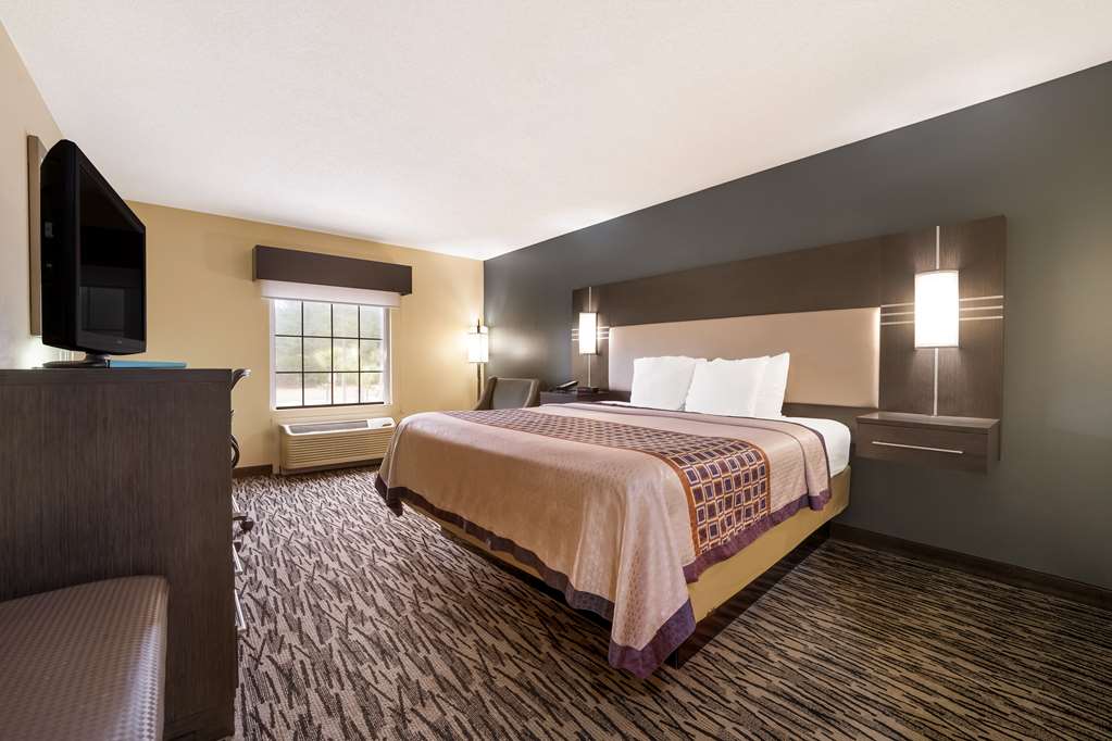 Best Western Bradbury Inn & Suites - photo 4