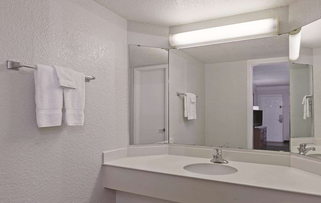 Travelodge by Wyndham Houston Cy Fair - photo 27