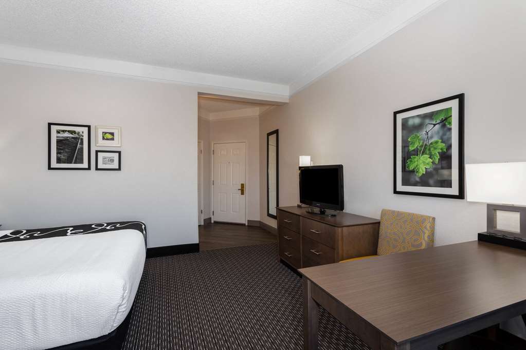 La Quinta Inn & Suites by Wyndham Denver Boulder Louisville - photo 13