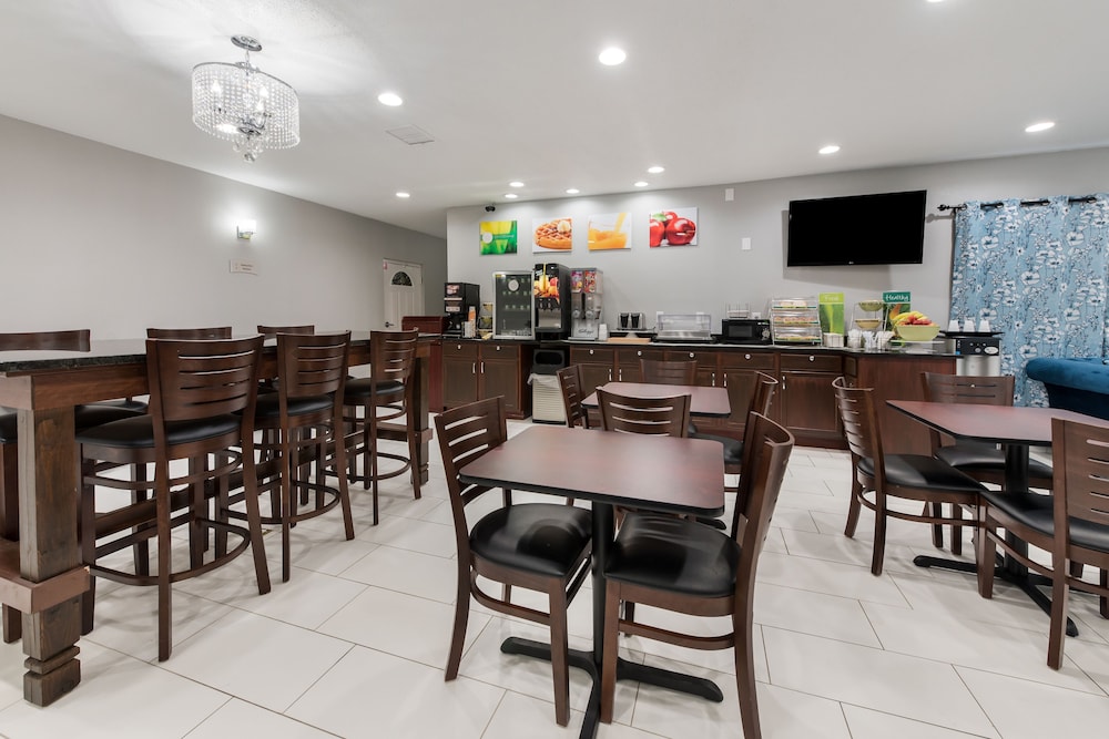 Quality Inn & Suites Cincinnati Uptown Norwood - photo 35