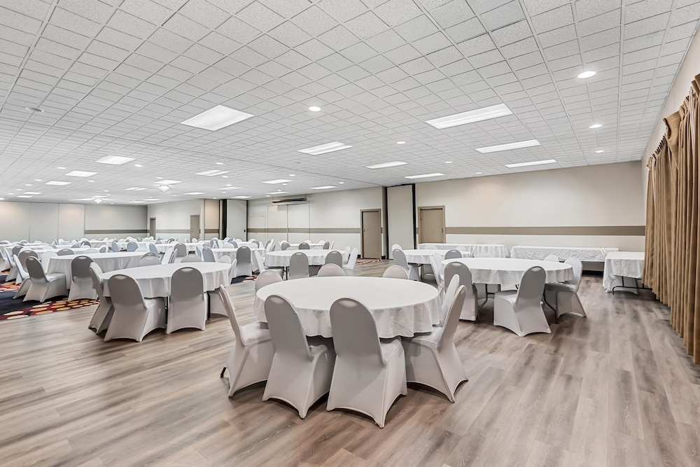 Suburban Studios Fort Dodge - photo 12