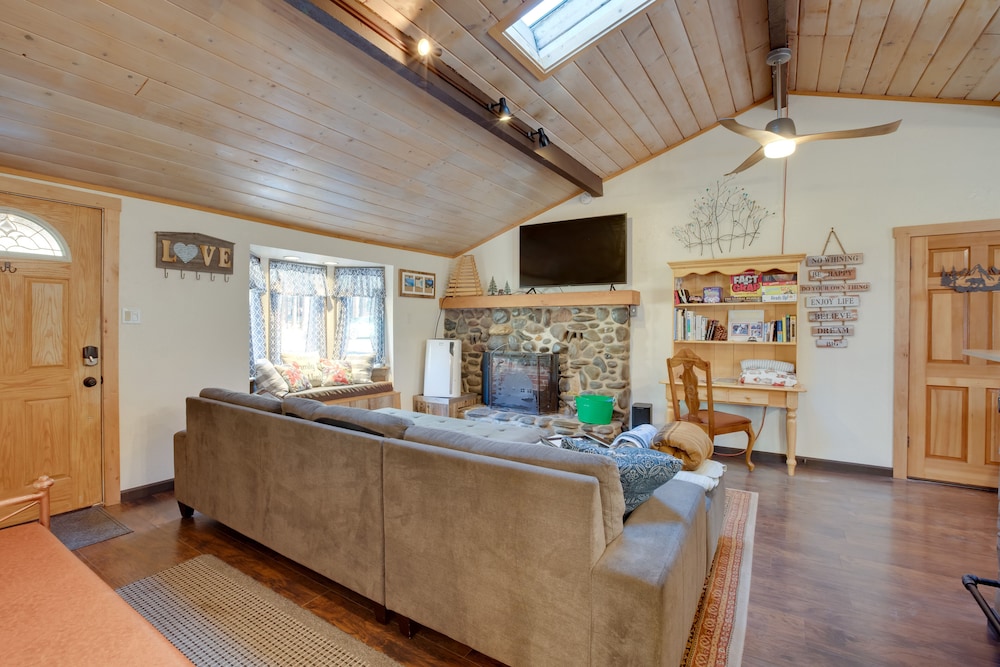 3 Mi to Heavenly Mountain Resort Home with Deck - photo 23
