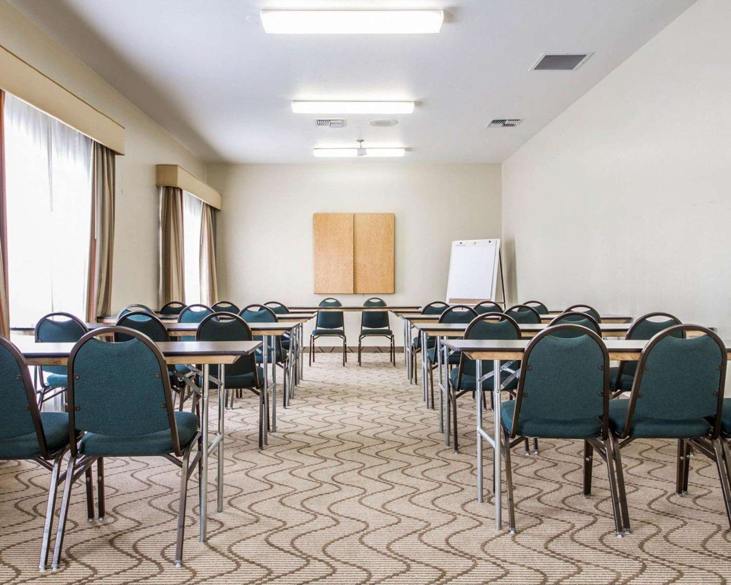 Comfort Inn & Suites Oakland - photo 24
