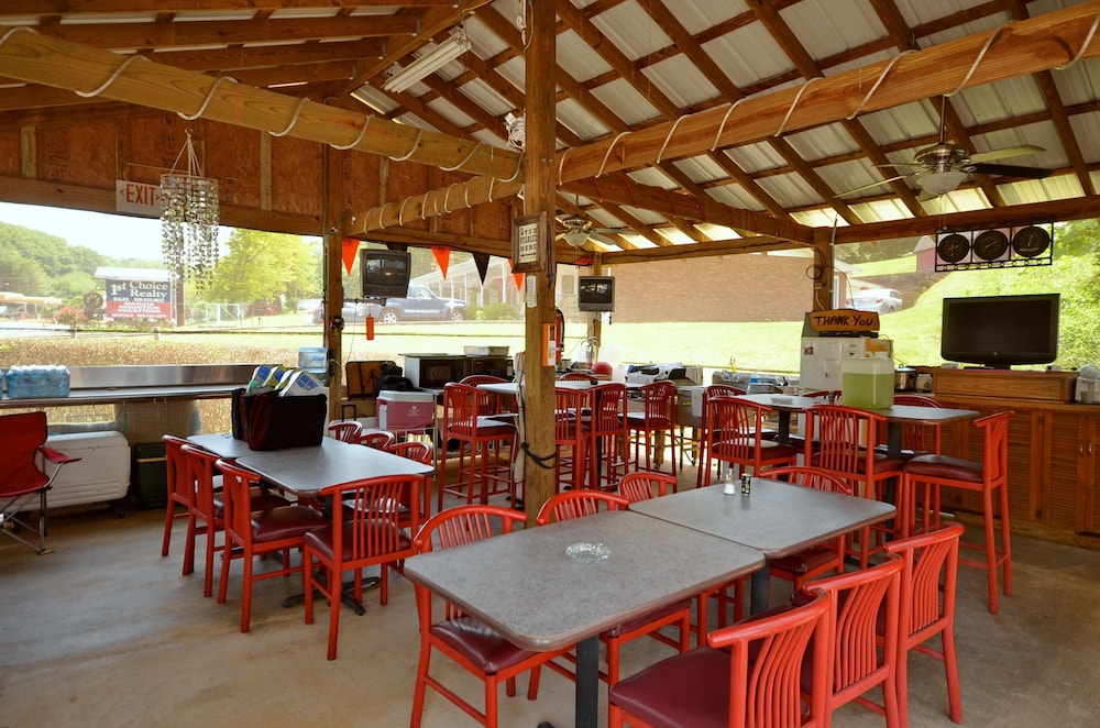 Laurel Park Inn - photo 24