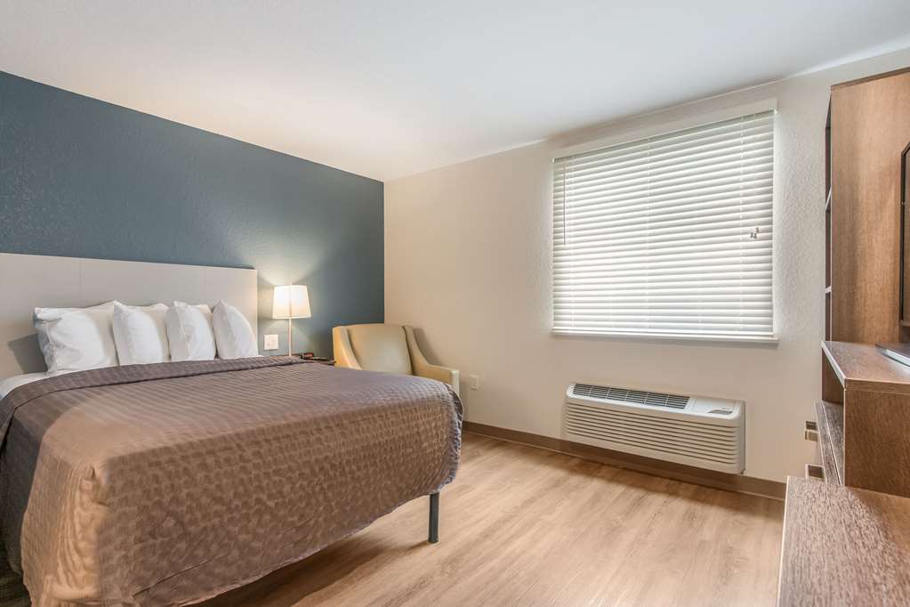 WoodSpring Suites Doral Miami Airport - photo 8