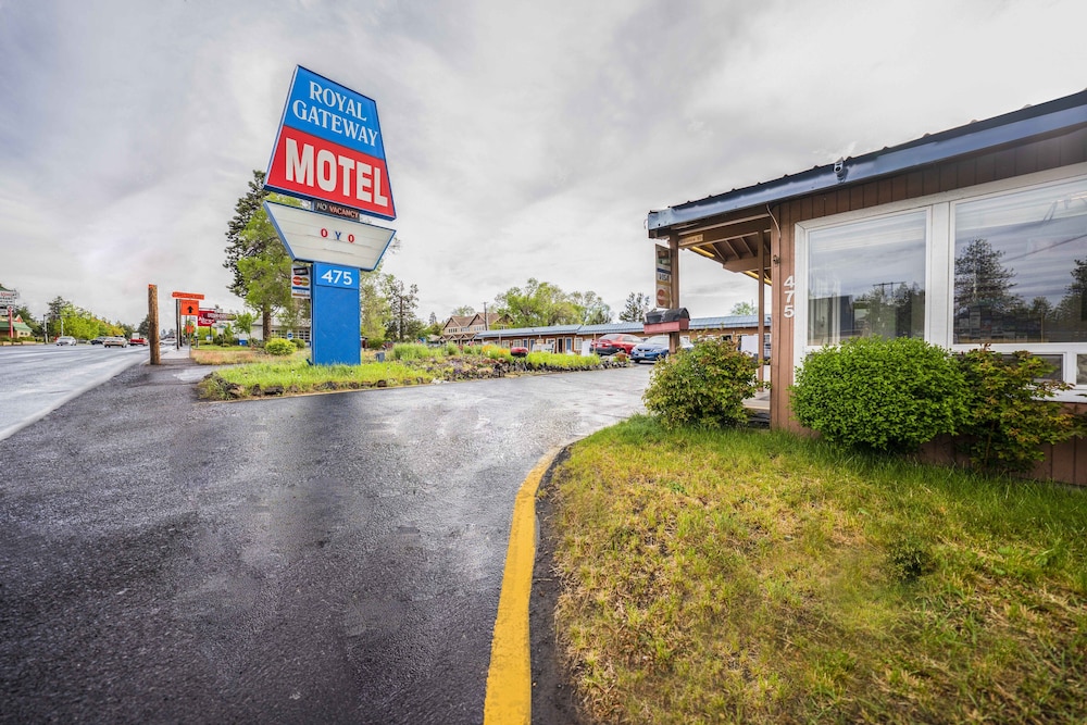 Royal Gateway Motel By OYO - photo 58