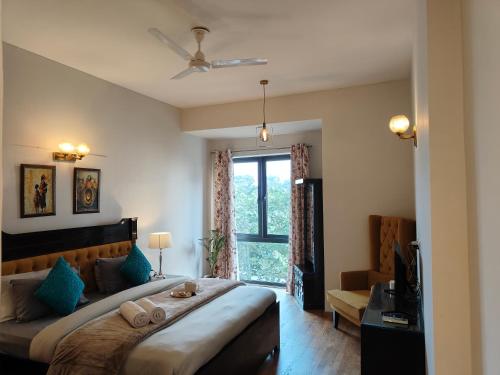Stylish 2BHK Ground Floor Apartment near Golf Course Road