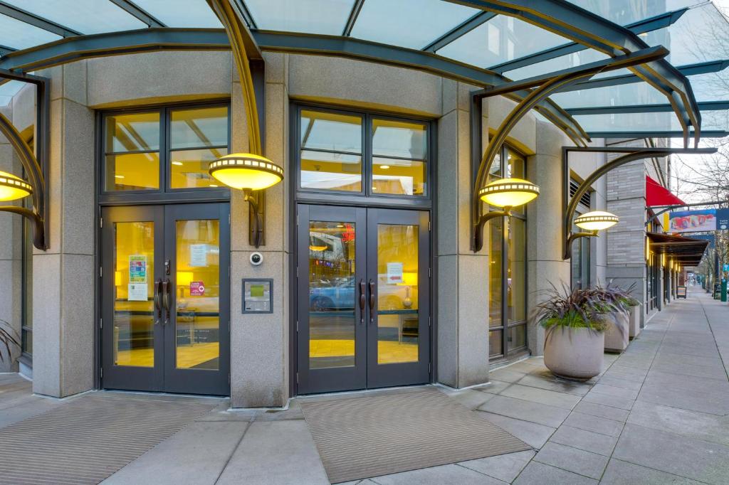 Spacious Downtown Location great for work and relaxing - photo 7