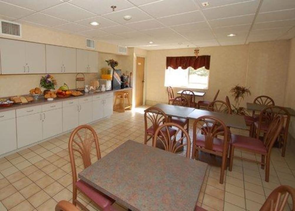 Rodeway Inn Willington North - photo 17