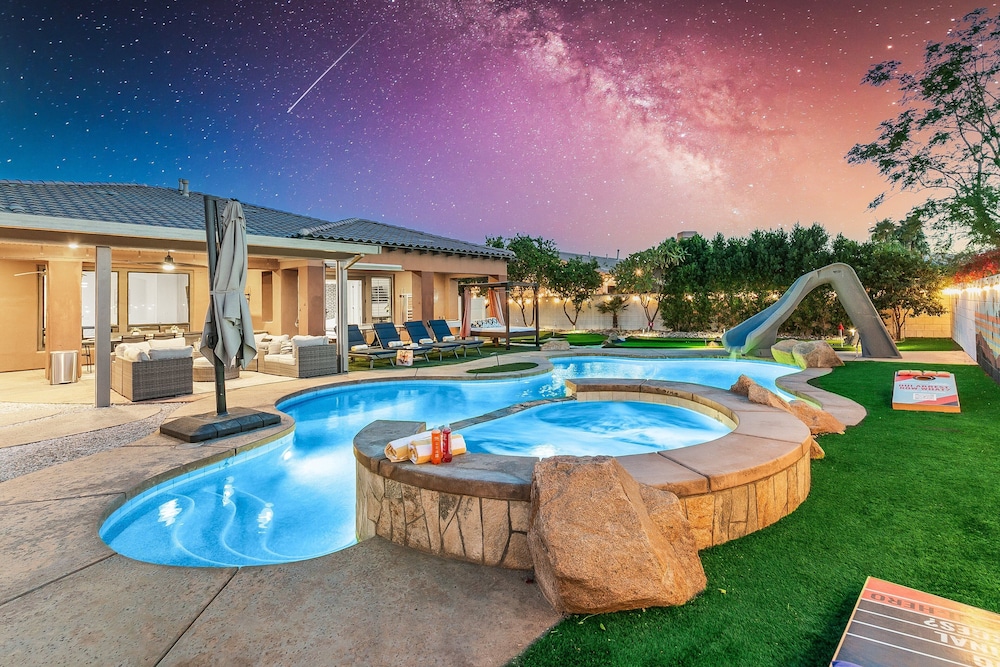 Pura Vida: Waterslide Mini Golf and Games in Indio, United States