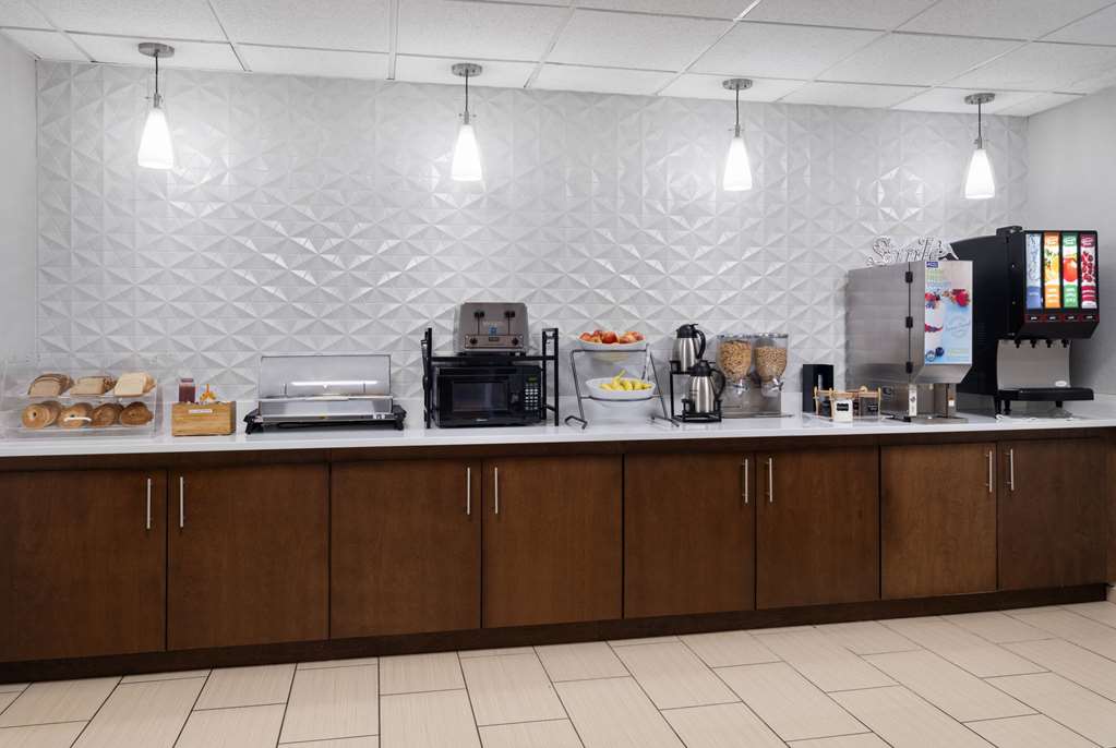 La Quinta Inn & Suites by Wyndham Knoxville Airport - photo 26