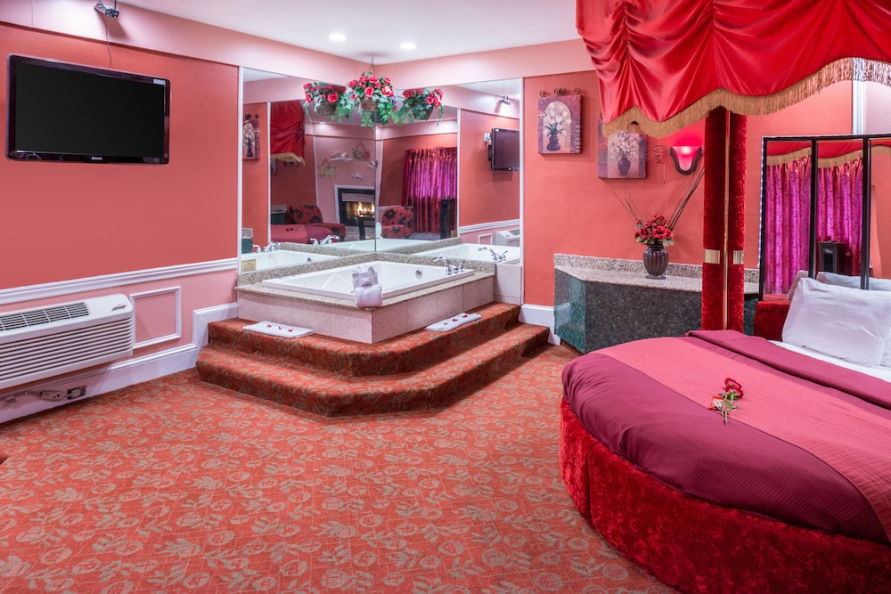 Inn of the Dove Romantic Suites with Jetted Tub & Fireplace - photo 14