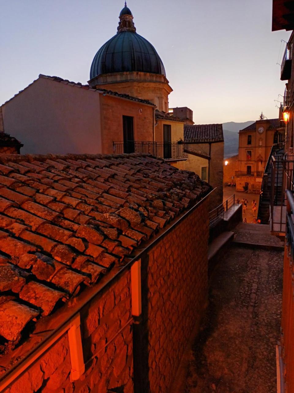 Il Vicolo Dei Tetti — hotel in Gangi