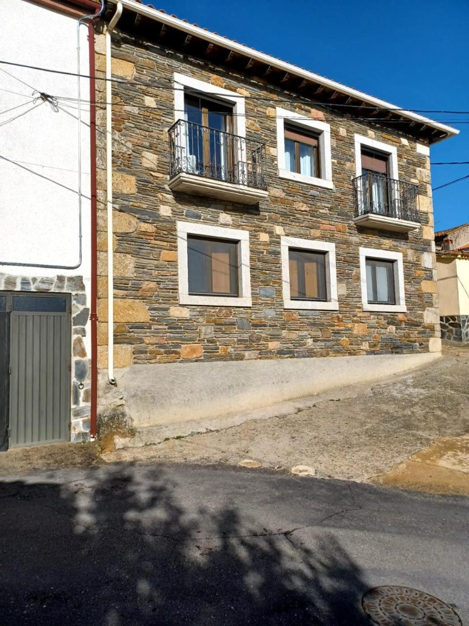 Casa Rural las Penas — 4-Star Luxury Hotel in Saucelle, Spain