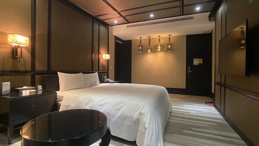 Holly Wood Motel — Chang Hua