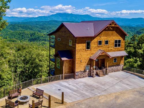 Bella Vista New 20 Fire Pit Theater EV in Sevierville, United States
