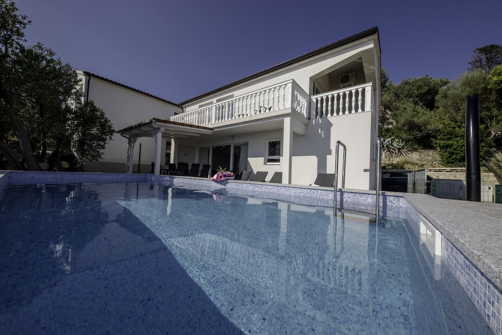 Inviting 3 bed House on the Island of Rab Croatia — 4-Star Luxury Hotel in Rab, Croatia