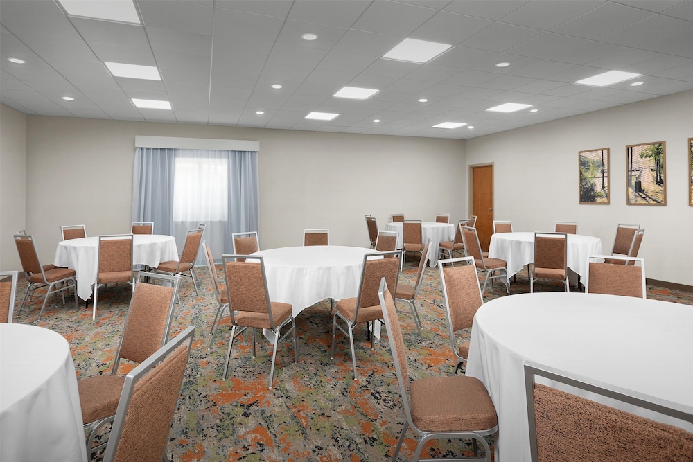 Hampton Inn Fayetteville Fort Bragg - photo 26
