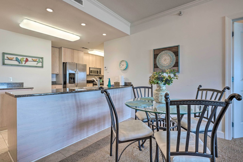 Sunny Beachfront Biloxi Condo with Resort Amenities - photo 4