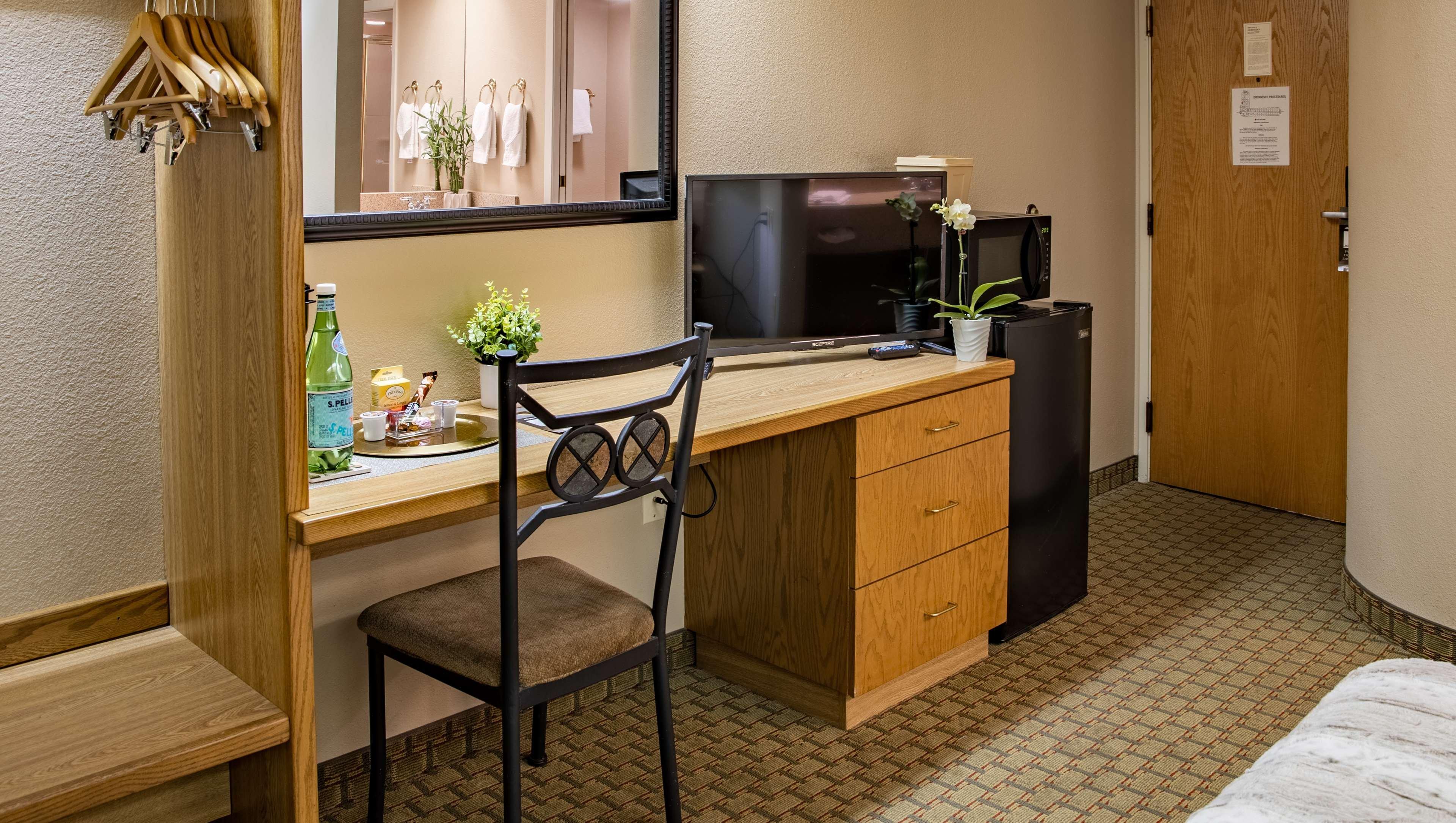 Howard Johnson Lincoln - photo 17