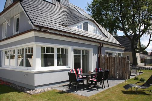 Haus Bugspriet Haegerende — 4-Star Luxury Hotel in Zingst, Germany