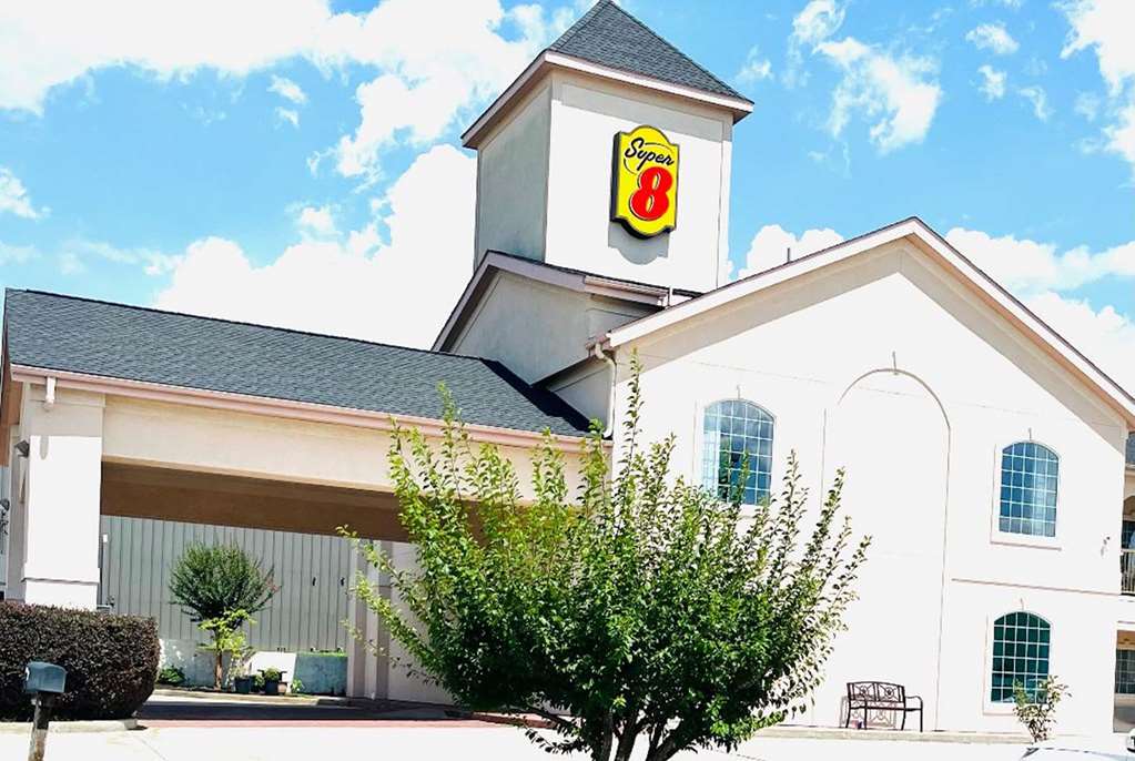 Super 8 By Wyndham Montgomery Lake Conroe