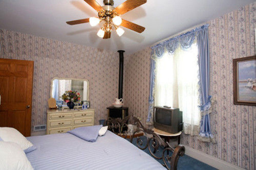 Allegan Country Inn - photo 25