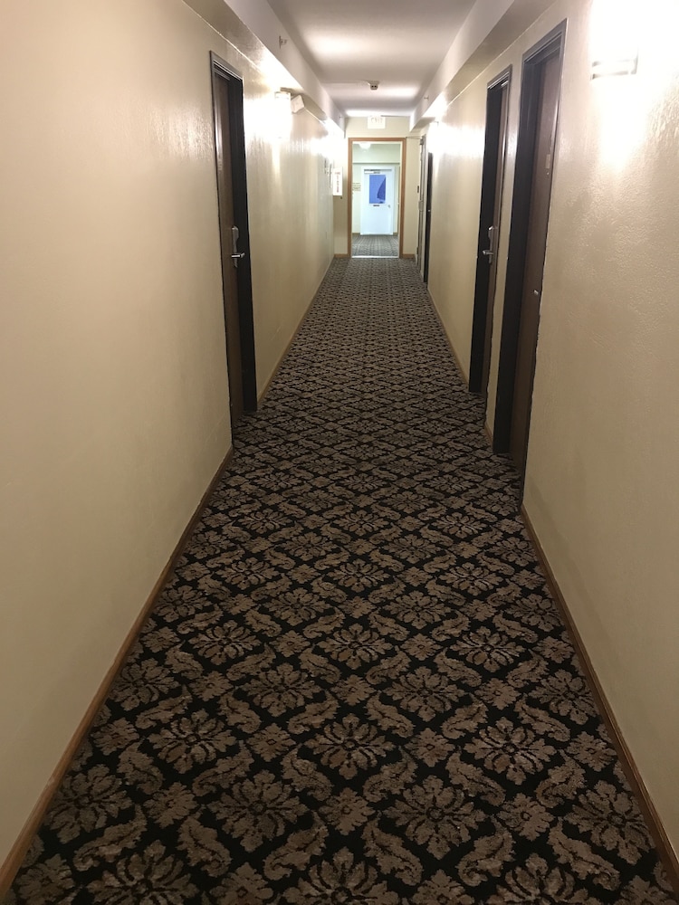 Super 8 by Wyndham Bridgeview of Mackinaw City - photo 48