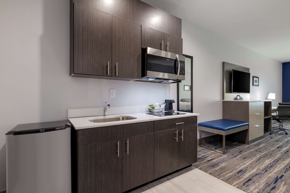 Holiday Inn Express And Suites Choctaw Oklahoma City East by IHG - photo 21