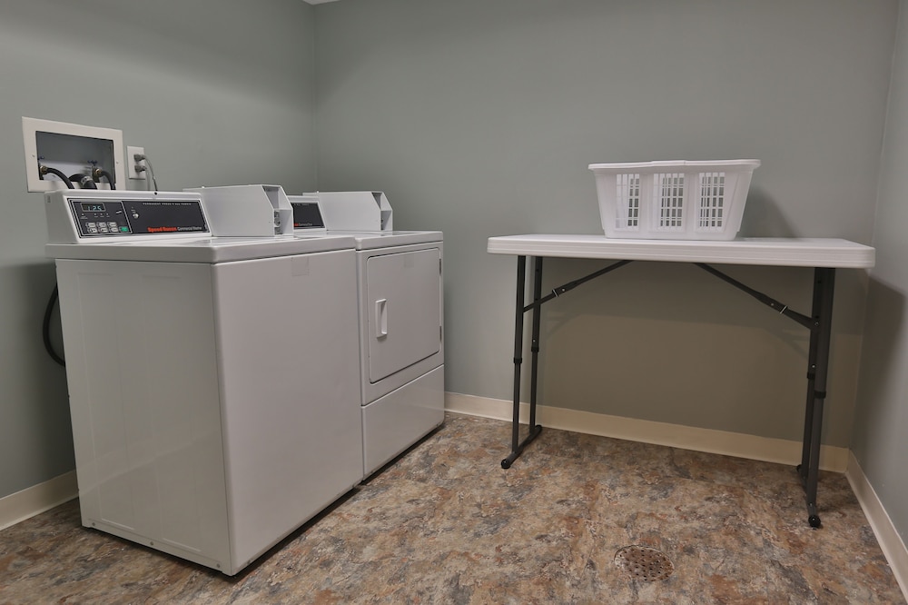 Ivy Court Inn & Suites - photo 32