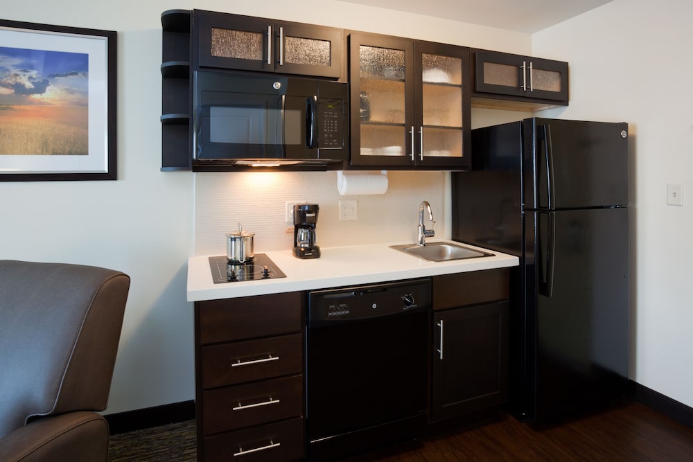 Candlewood Suites Bemidji Paul Bunyan by IHG - photo 17