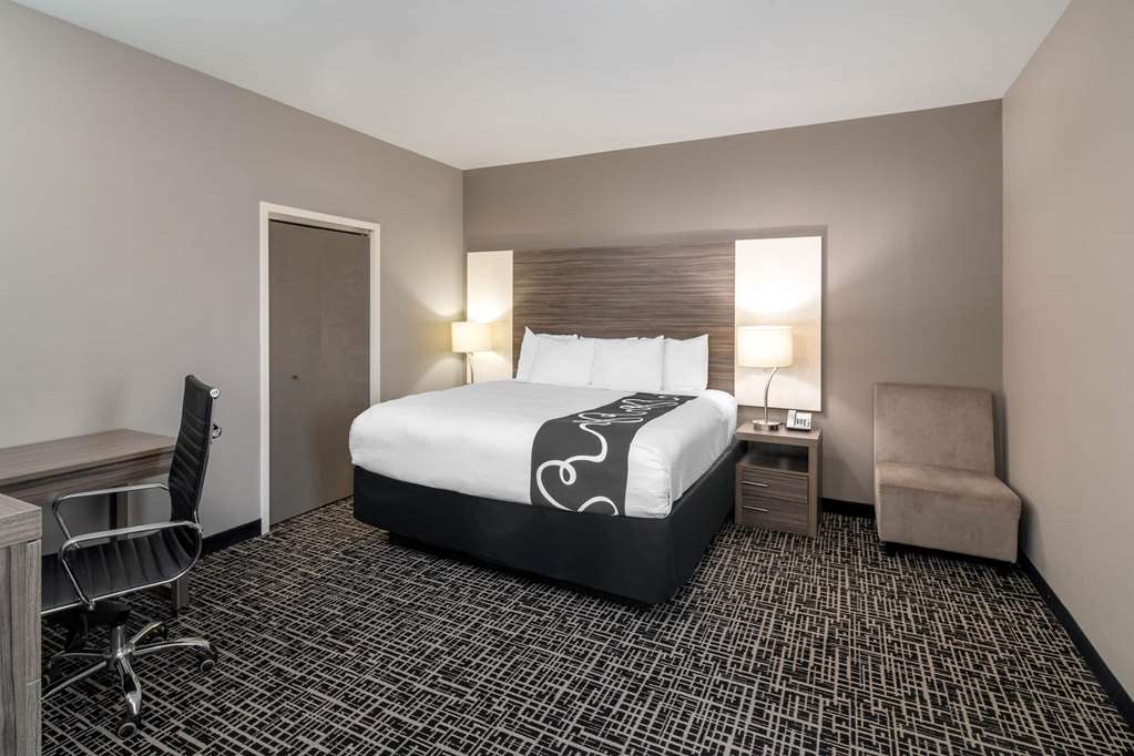La Quinta Inn & Suites by Wyndham Forsyth - photo 25