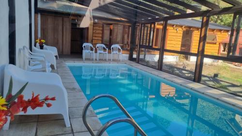 Cabana Con Piscina Cubierta — San Martin De Los Andes