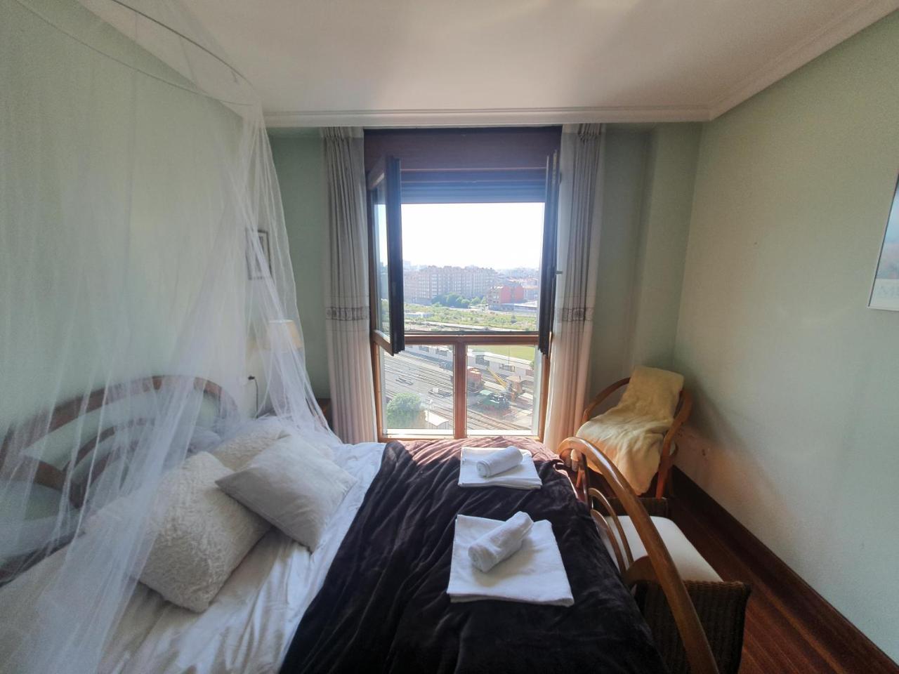 Acacias Piso Amplio En Playa de Poniente Para 6 Personas Con Garaje Vut 2654 As in Gijon, Spain