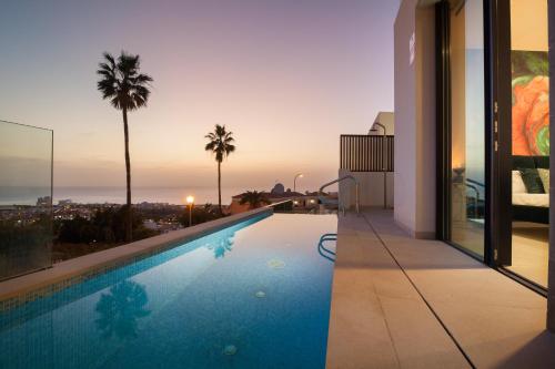 200m NEW Villa D with private heated pool and amazing ocean view. — 4-Star Luxury Hotel in Adeje, Spain