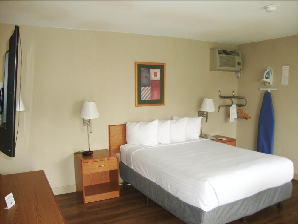 Vagabond Inn Oxnard - photo 3