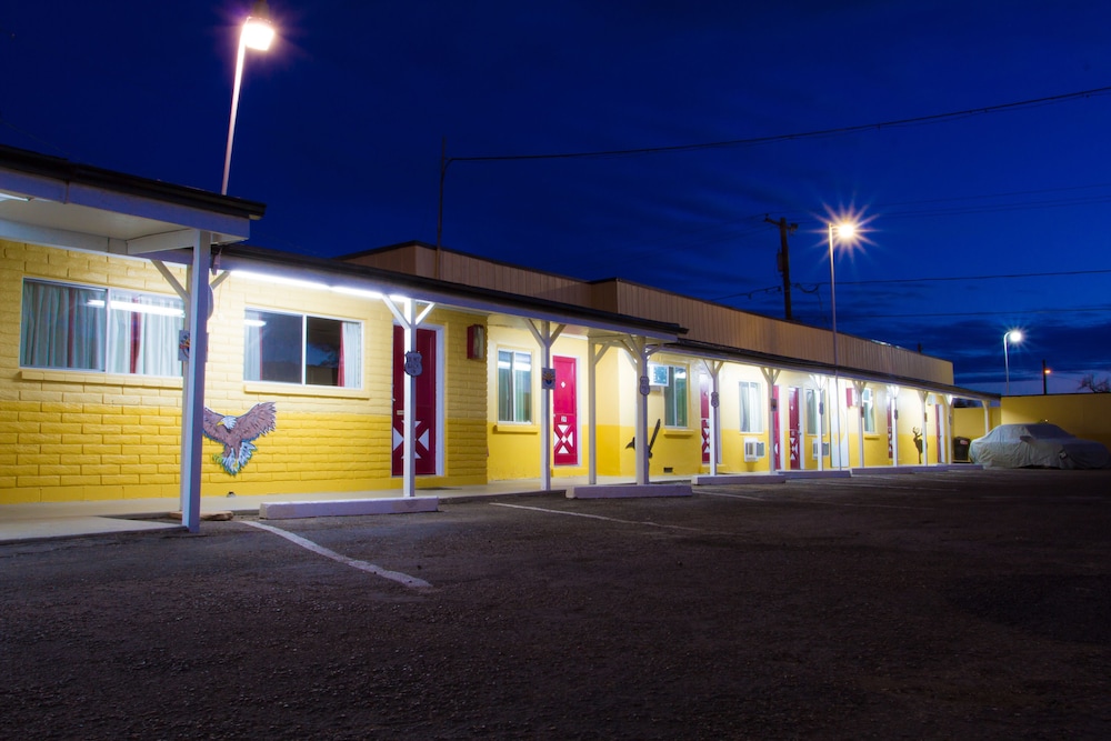 Brad's Desert Inn - photo 13
