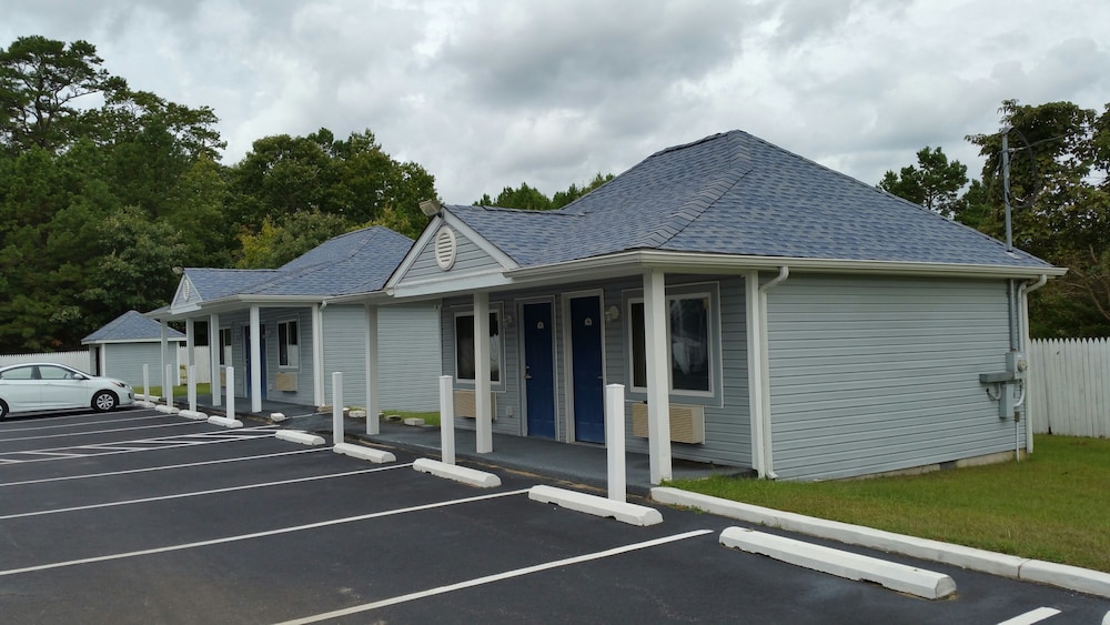 Village Inn and Suites - photo 34