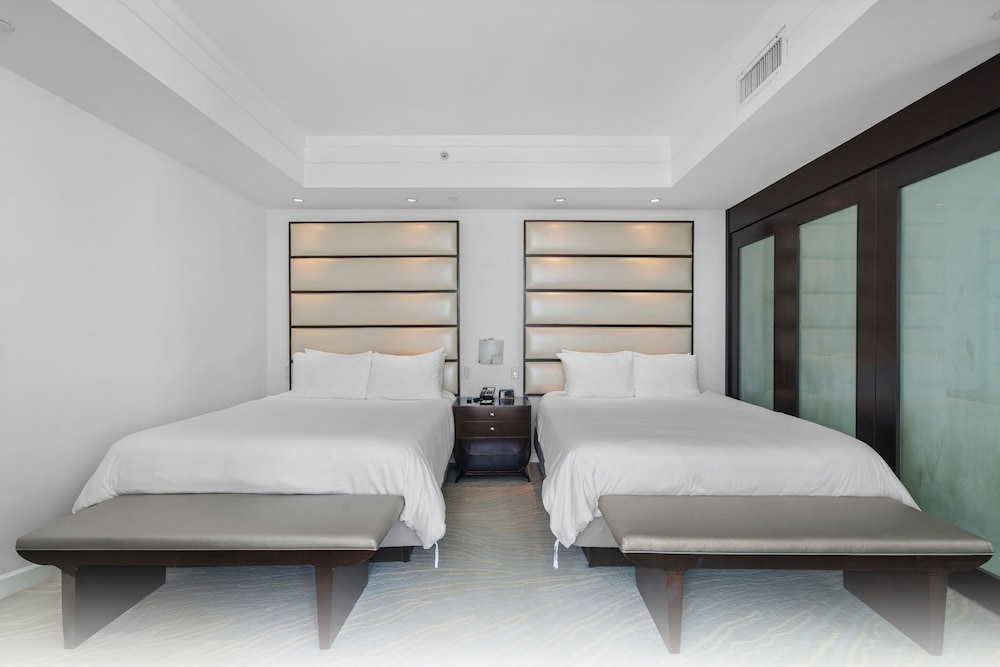 Fontainebleau Miami Beach Private Luxury Suites - photo 26