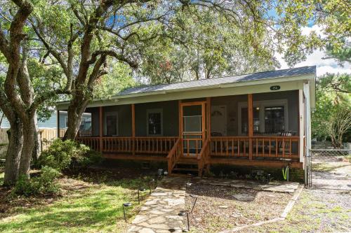 Beach Happy by Oak Island Accommodations - featured photo