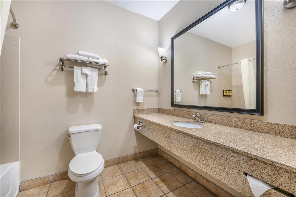 Best Western Plus Eastgate Inn & Suites - photo 35
